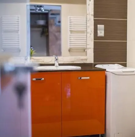 In The Center -easy Access From The Airport